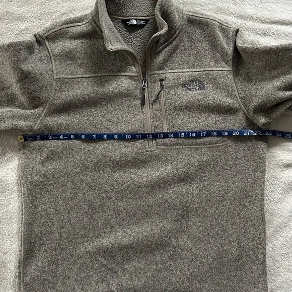 The North Face  1/4 Zip Sweater - Picture 6 of 6